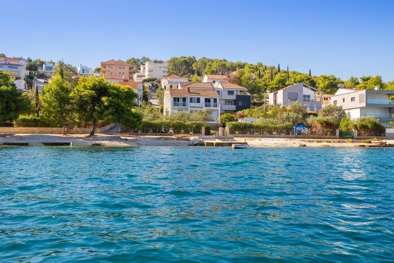 Guest house Beachfront Apartments Okrug Gornji Croatia
