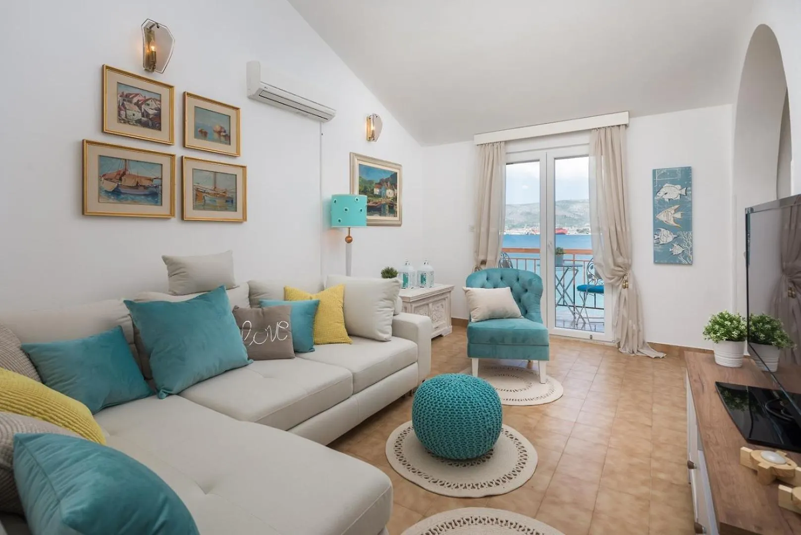 Guest house Beachfront Apartments Okrug Gornji Croatia