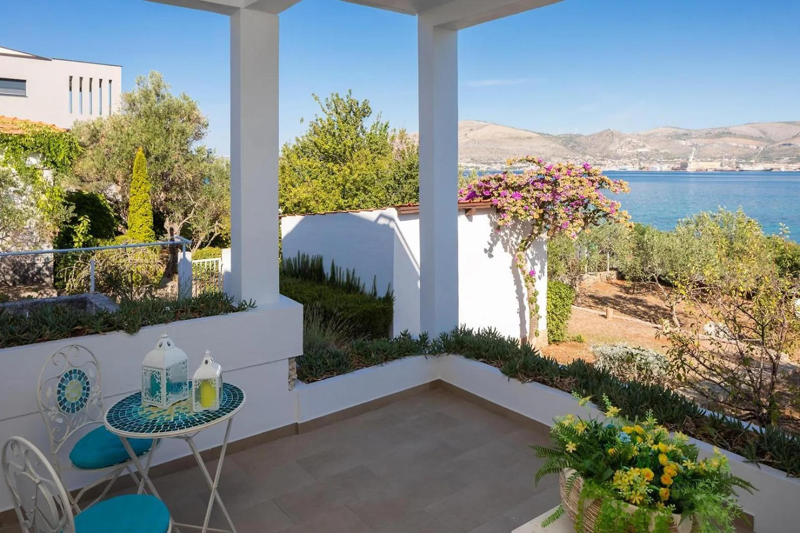 Beachfront Apartments Okrug Gornji