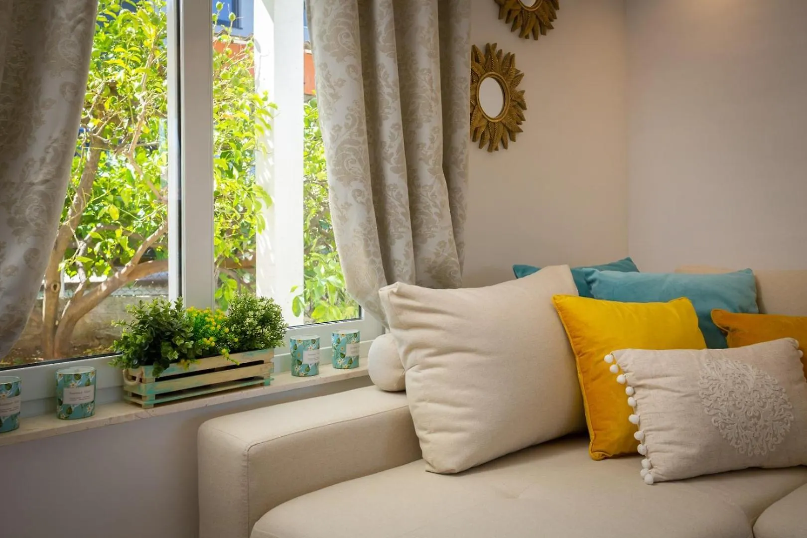 Beachfront Apartments Okrug Gornji