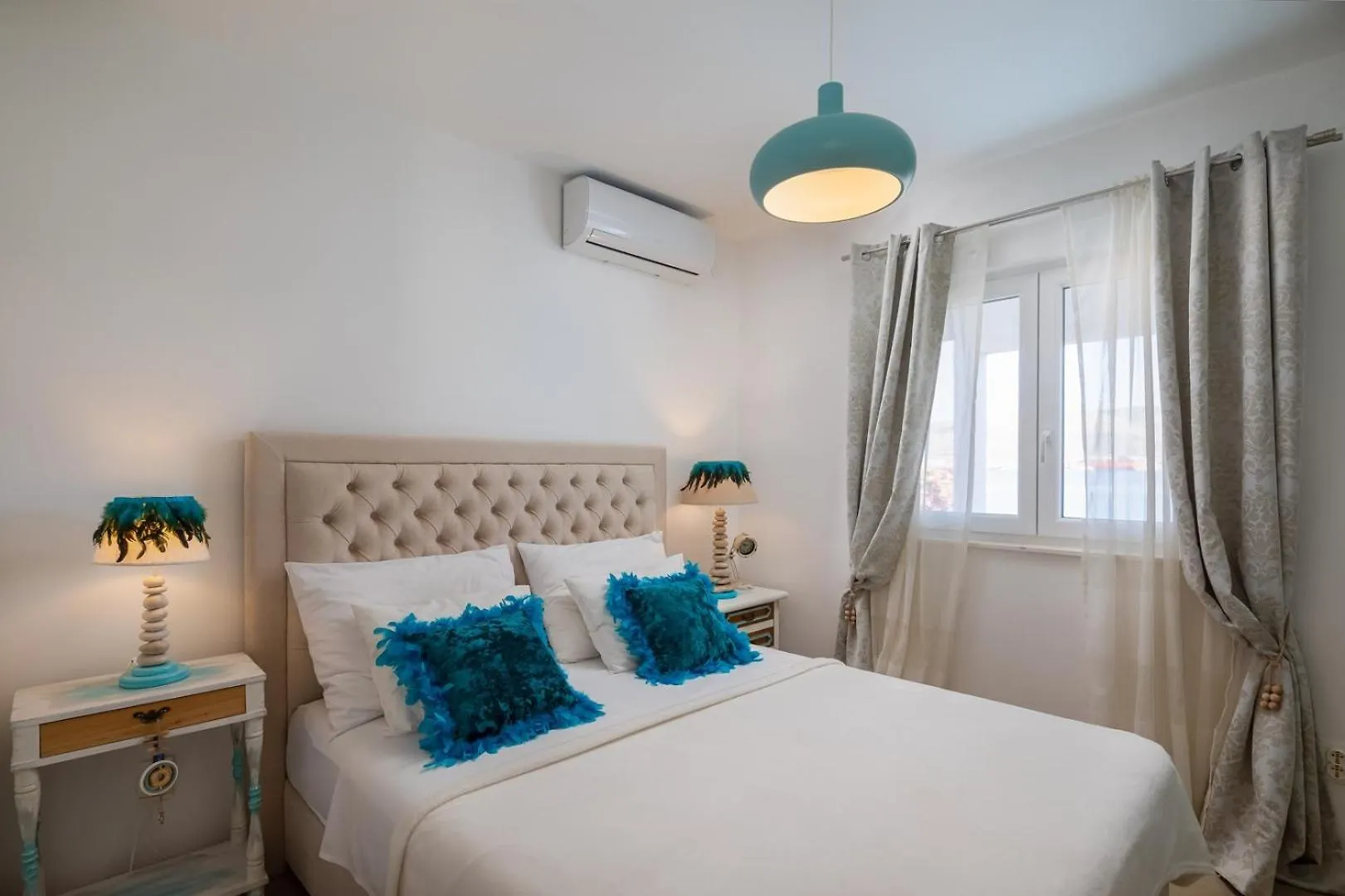 Guest house Beachfront Apartments Okrug Gornji