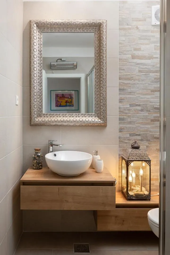 Guest house Beachfront Apartments Okrug Gornji