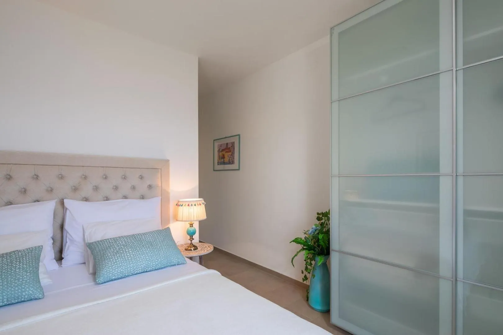 Beachfront Apartments Okrug Gornji Guest house