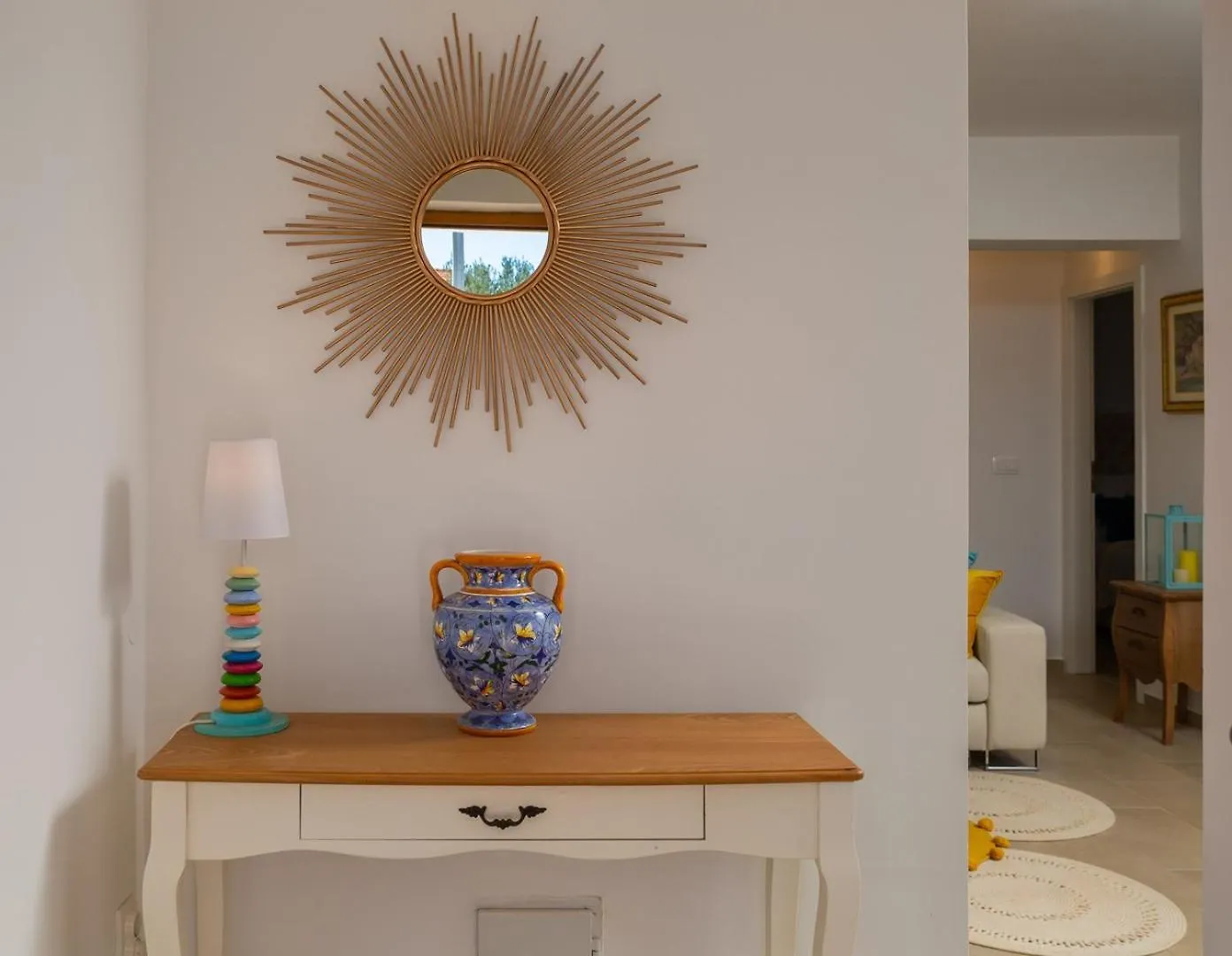 Beachfront Apartments Okrug Gornji Guest house
