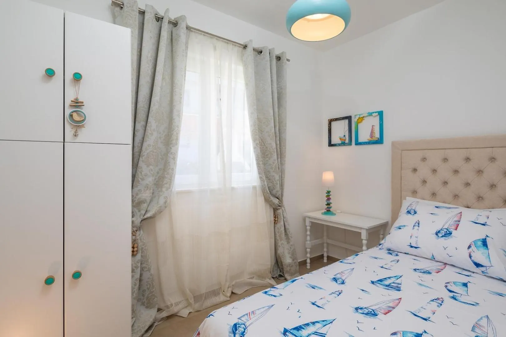 Beachfront Apartments Okrug Gornji 0*,