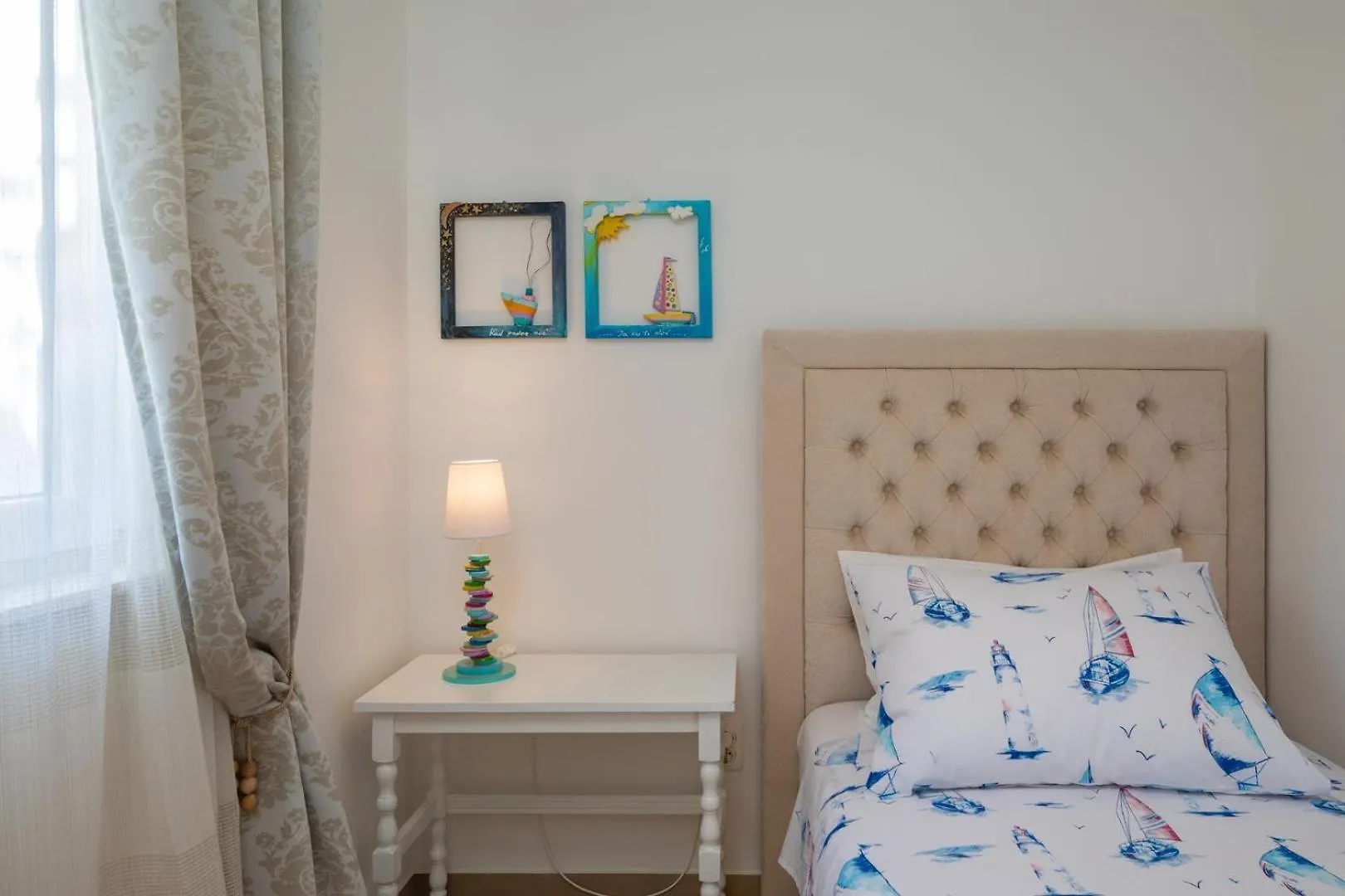 Beachfront Apartments Okrug Gornji Guest house