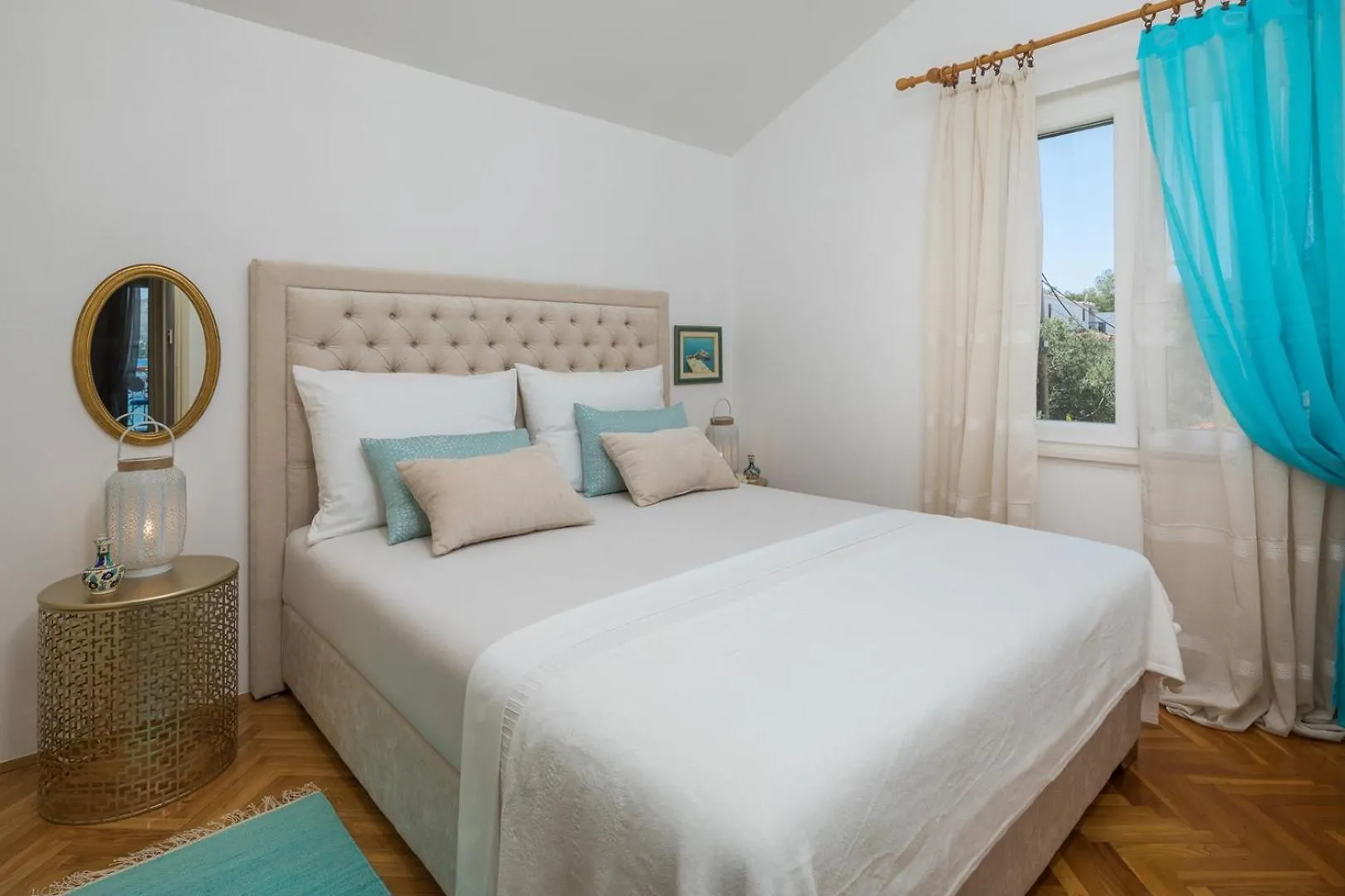 Guest house Beachfront Apartments Okrug Gornji