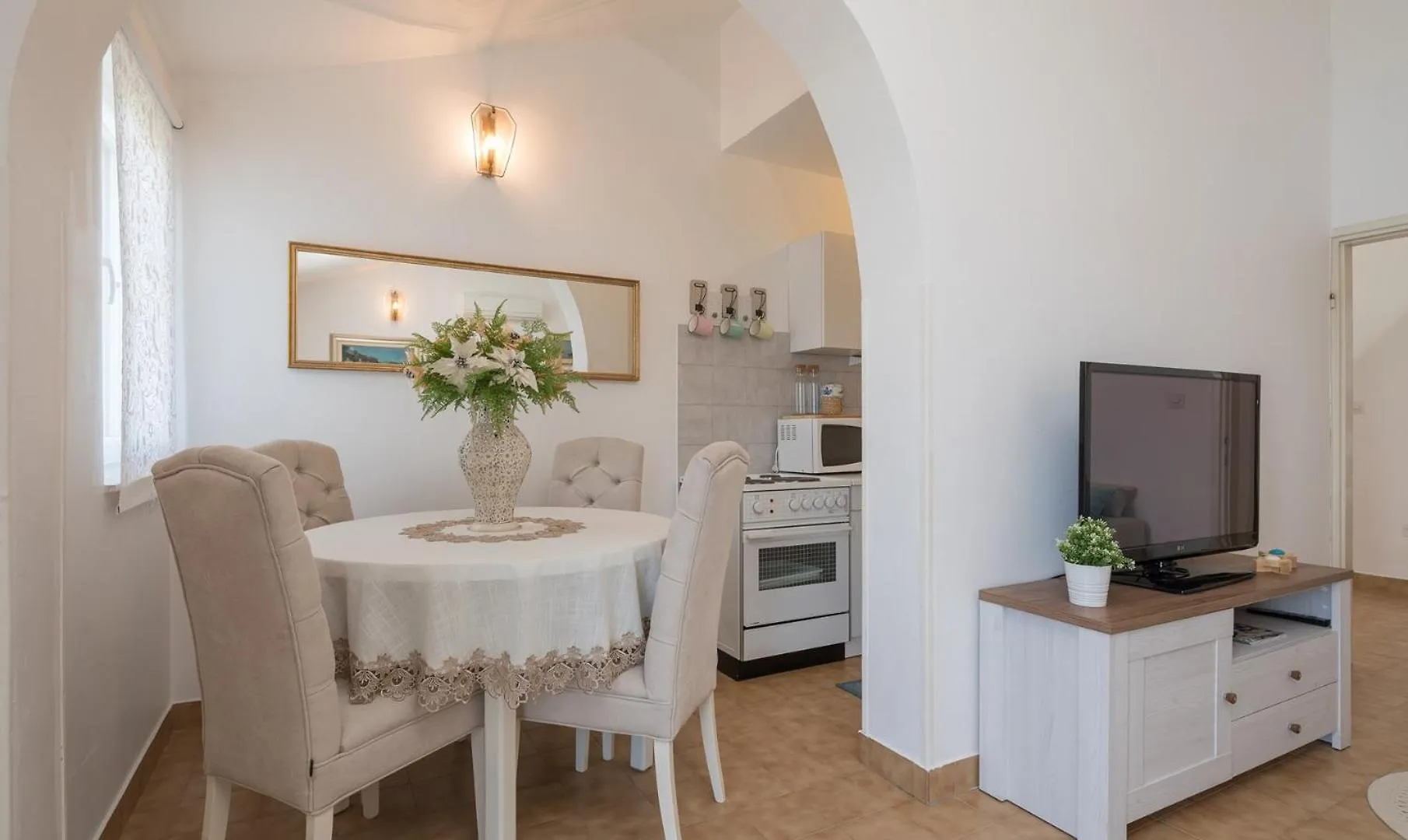 Beachfront Apartments Okrug Gornji Guest house